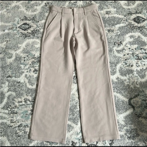 Abercrombie and Fitch Sloane Tailored Wide Leg Pant Short - Picture 4 of 12